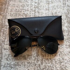 Ray-Ban Aviator Total Black Polarized Sunglasses with Case
